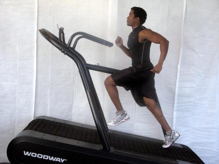 sprints en cinta de correr inclinada