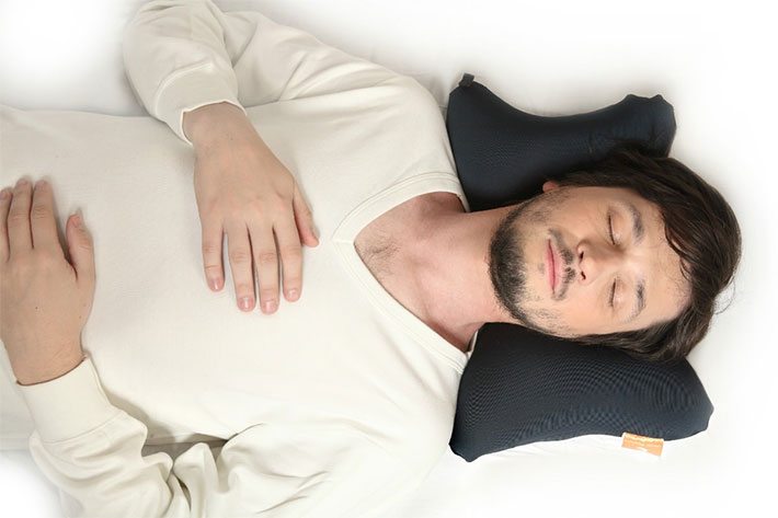 dormir de espalda