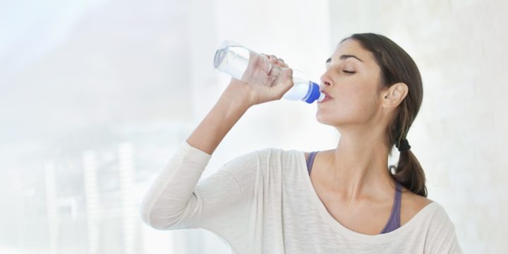 bebe agua para tener más energía