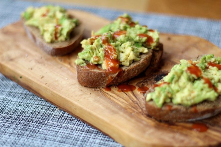 pan con aguacate