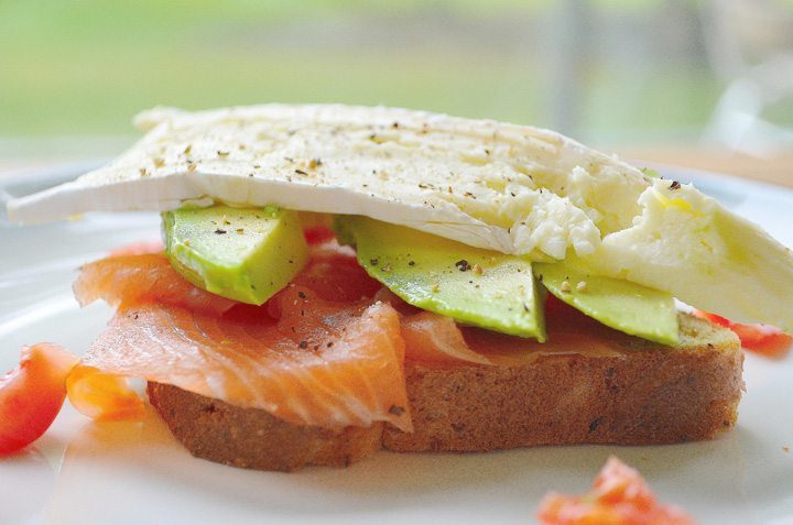 pan con salmón ahumado