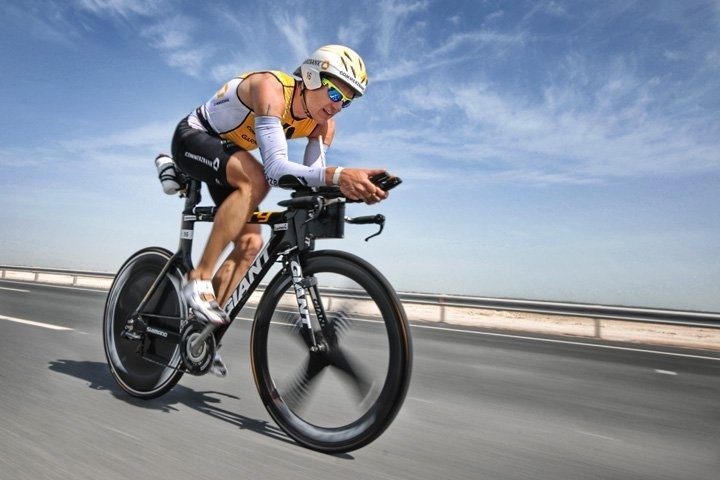 ¿Cuántos carbohidratos debemos ingerir en una competición de triatlón?