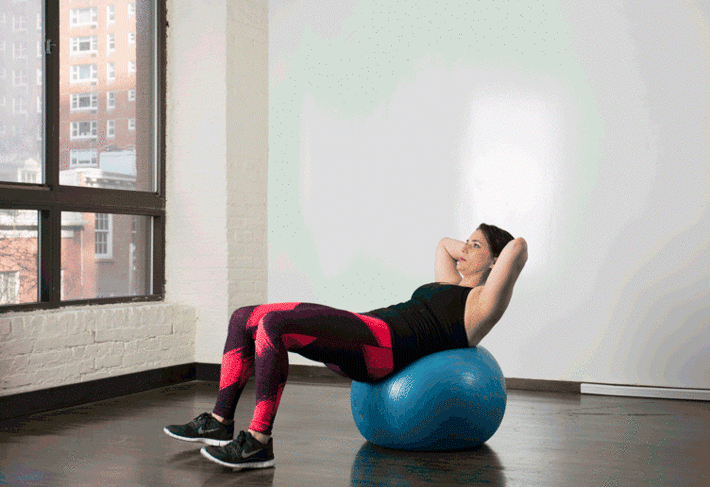 abdominales con balón suizo