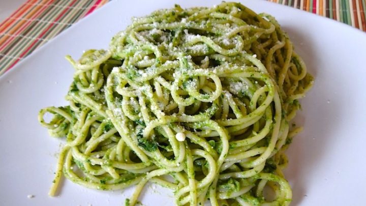 Pasta en salsa de aguacate