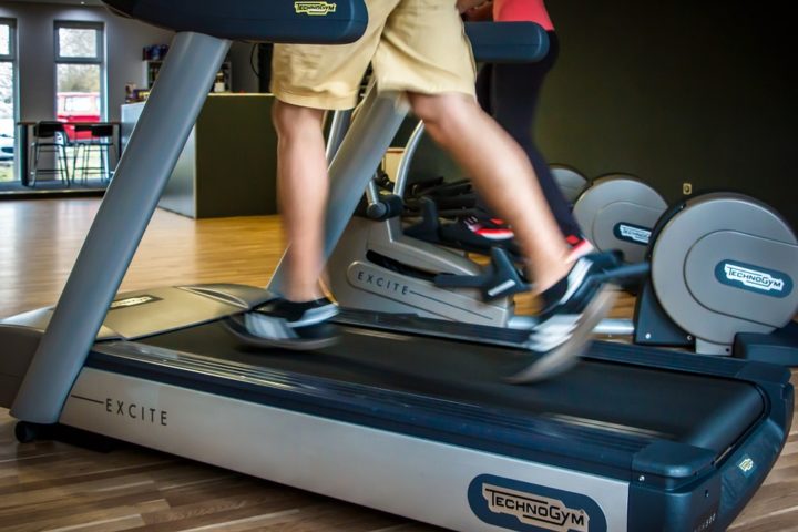 Optimizar rutinas cardio en barra caminadora