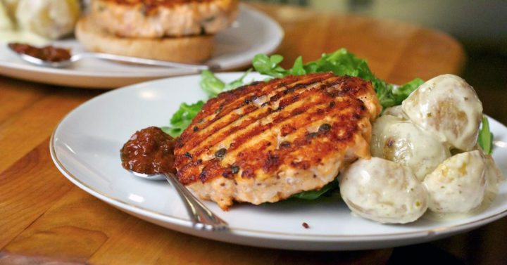 Hamburguesas de salmón a la barbacoa