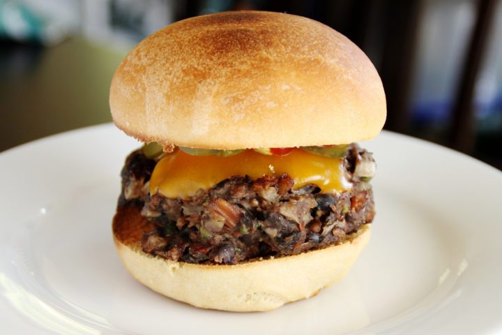 Hamburguesa vegetariana de frijoles