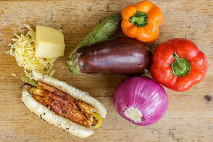 Hot dog con vegetales a la parrilla