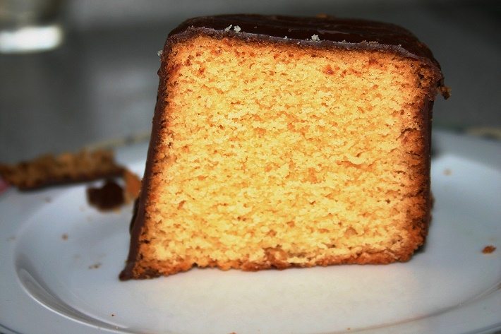 ¿Por qué las tartas se vuelven de color marrón?