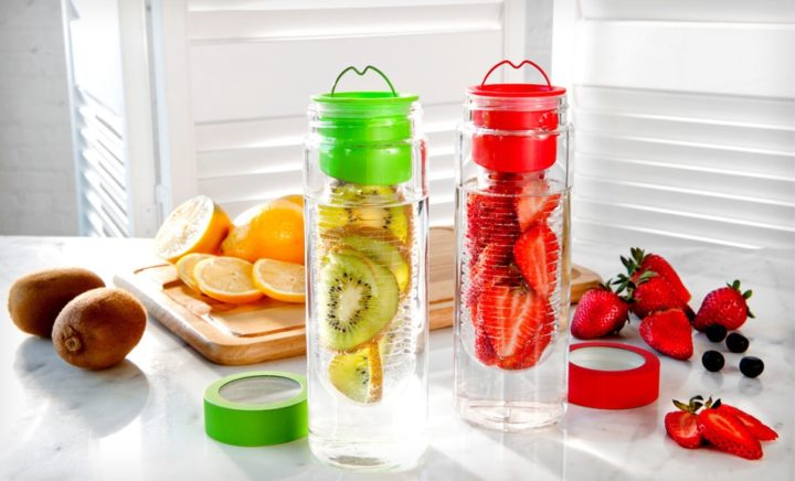 ¿Es útil ingerir agua detox?