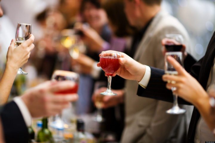 Cómo disminuir el consumo de alcohol entre los jóvenes