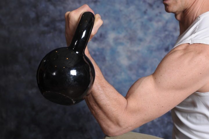 Consecuencias de entrenar con kettlebells demasiado pesadas