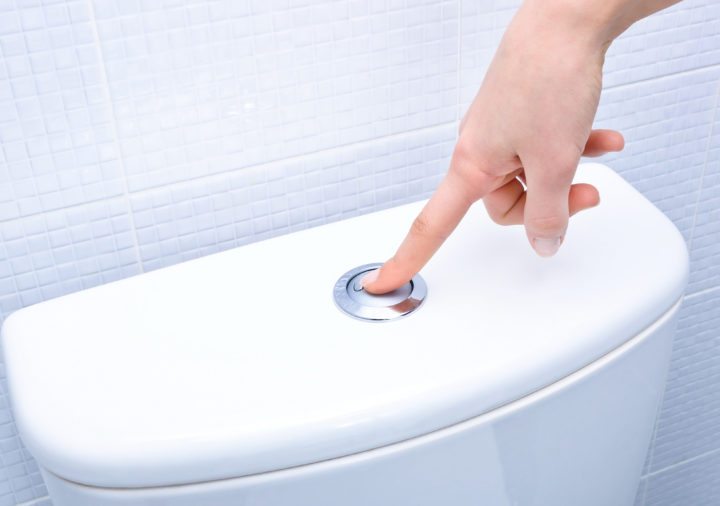 Cómo evitar contagiarse en un inodoro público