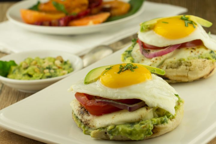 Pizza de aguacate con huevo