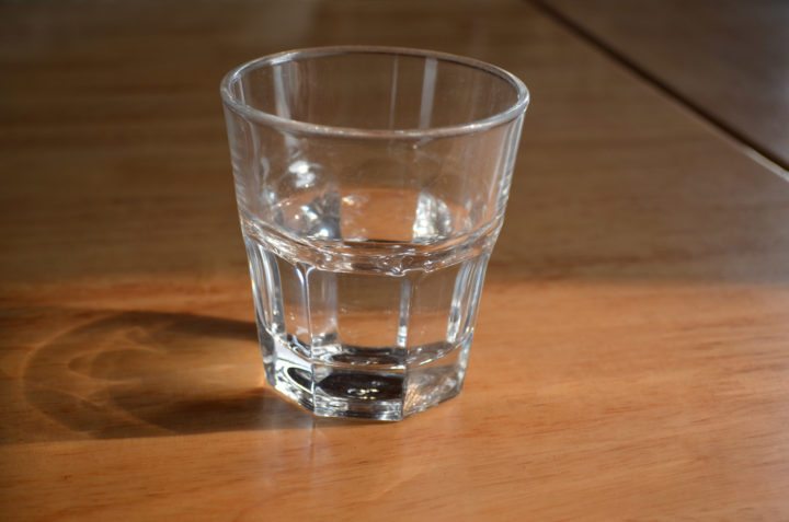 Disminuir impacto de la menopausia gracias a beber agua