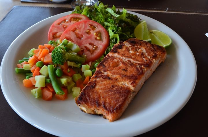 ¿El pescado puede bajar el colesterol?
