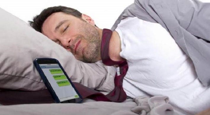 Consecuencias de tener el teléfono cerca de la cama