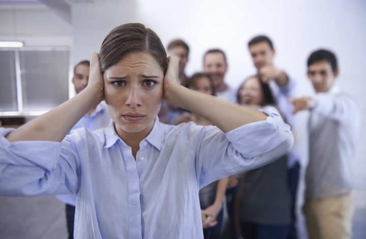 Las actitudes más negativas que puedes tener con la gente