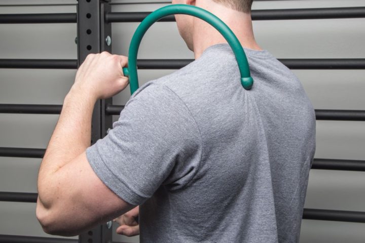 Estiramiento muscular con bastón de Thera