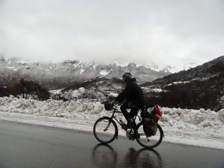 Prevenir entumecimiento de pies al montar en una bicicleta
