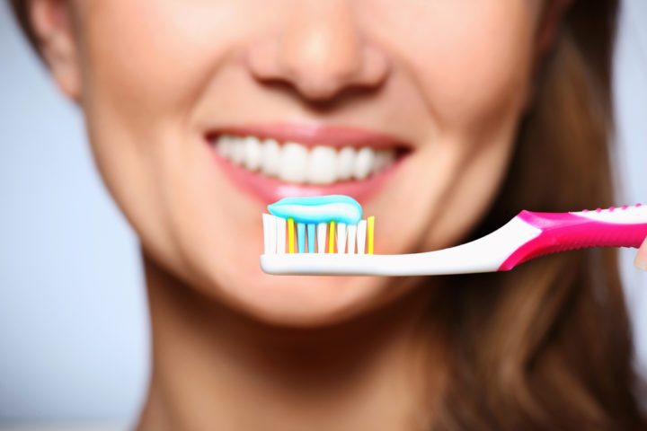 Cepillarse los dientes puede prevenir los antojos