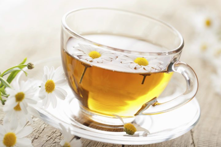 Cóctel saludable y relajante de manzanilla