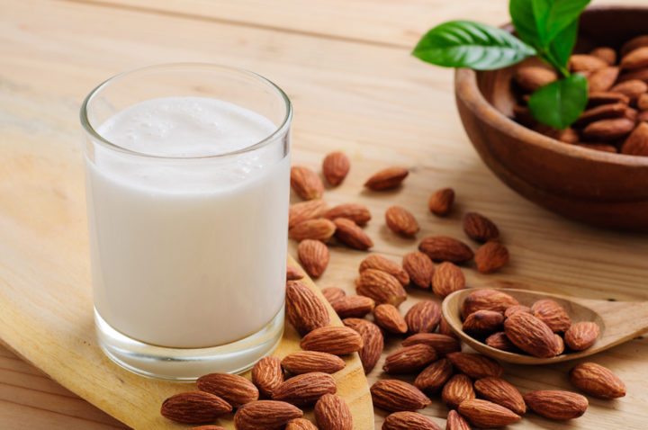 La leche de almendras tiene poca proteína