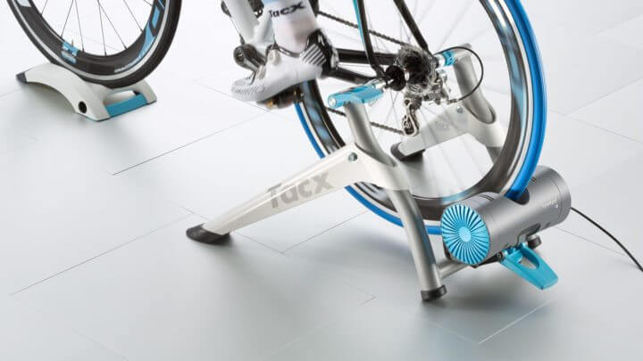 Función del entrenador inteligente en el ciclismo indoor