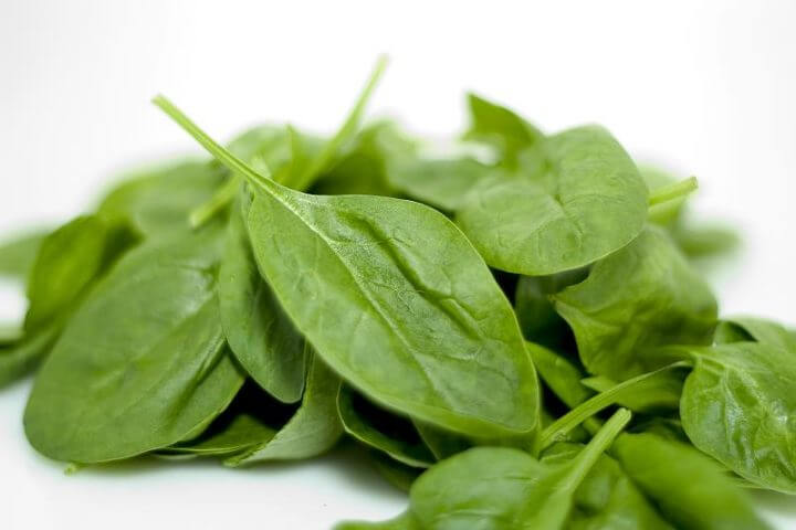 Alimento de hoja verde y vitamina K