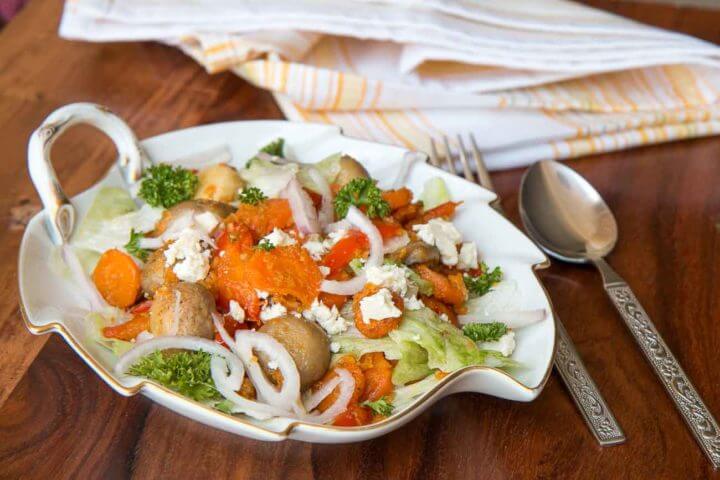 Desayuno con vegetales y avena para mantener el peso corporal