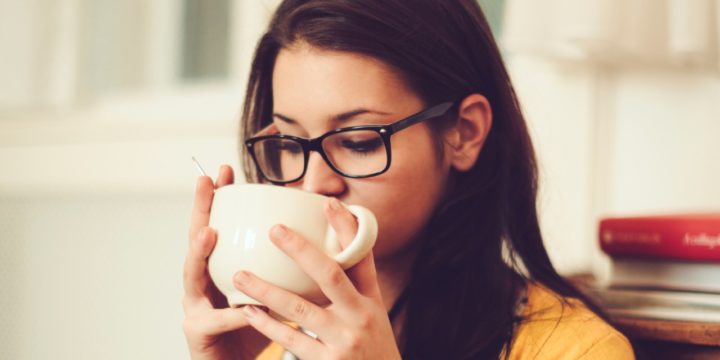 ¿De qué forma beneficia la raíz de valeriana?