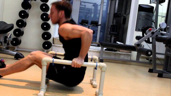 Fuerza y masa para nuestros tríceps con barras parallette
