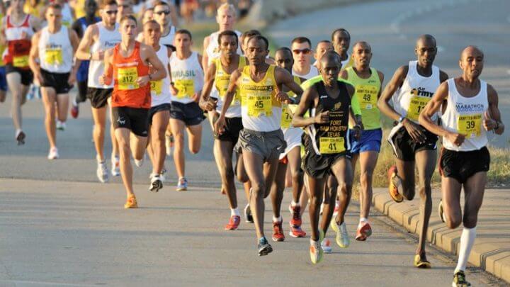 Debemos relajar los músculos faciales al correr