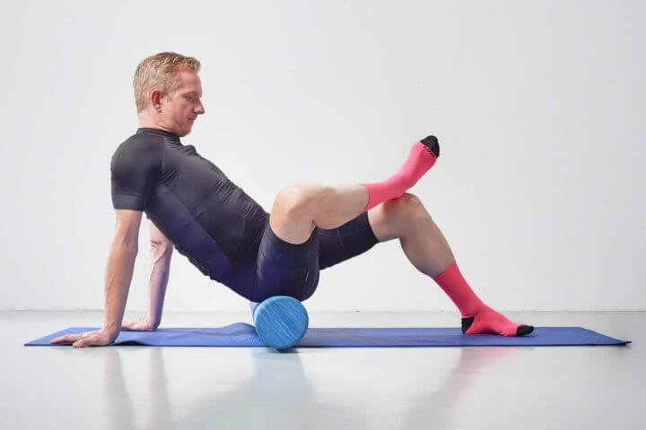 Uso del foam roller para liberar cadera y glúteo