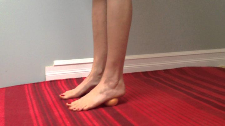 Liberación de la fascia plantar con pelota Lacrosse