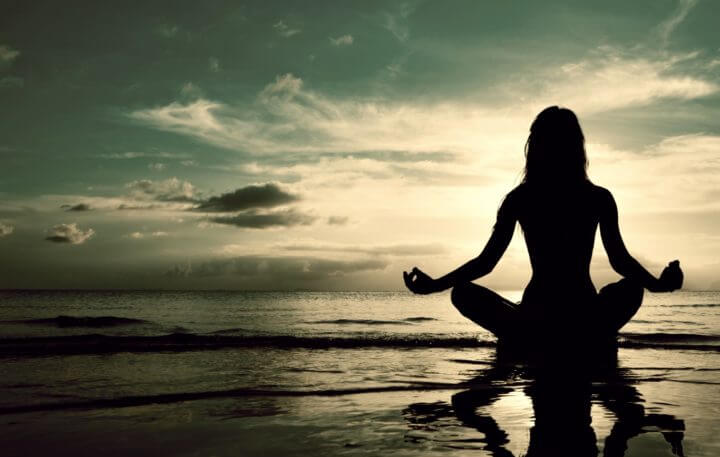 meditar contribuye con el bienestar y el rendimiento