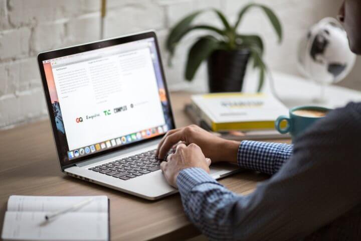 Perder el tiempo respondiendo emails