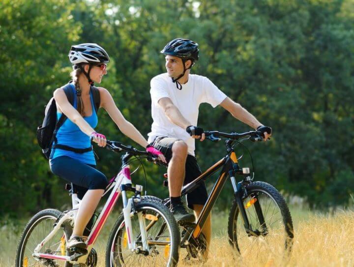 Dar consejos útiles a alguien que quiere montar en bicicleta