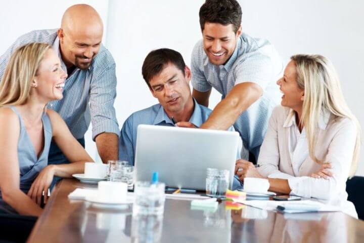Rodearse de personas apasionadas para mejorar tu motivación laboral