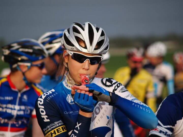 La nutrición e hidratación son importantes en ciclismo