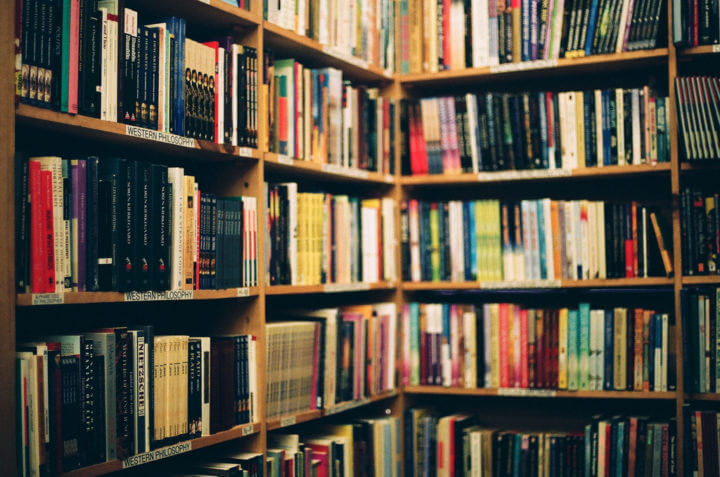 Elige un libro de tu biblioteca para ser más productivo