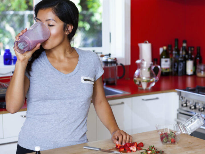 ¿Cómo deben las mujeres tomar la proteína de suero?