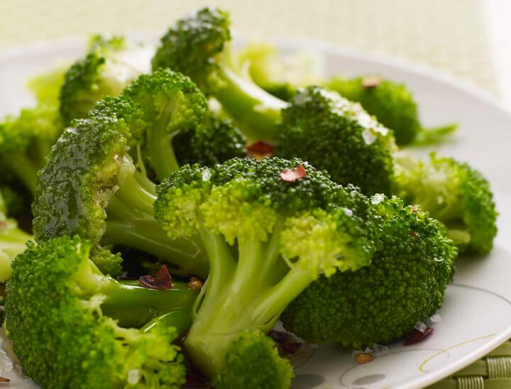 los vegetales con mucha fibra deben evitarse al viajar