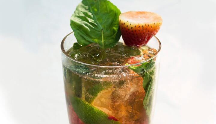 Prepara tu propio cocktail con albahaca 