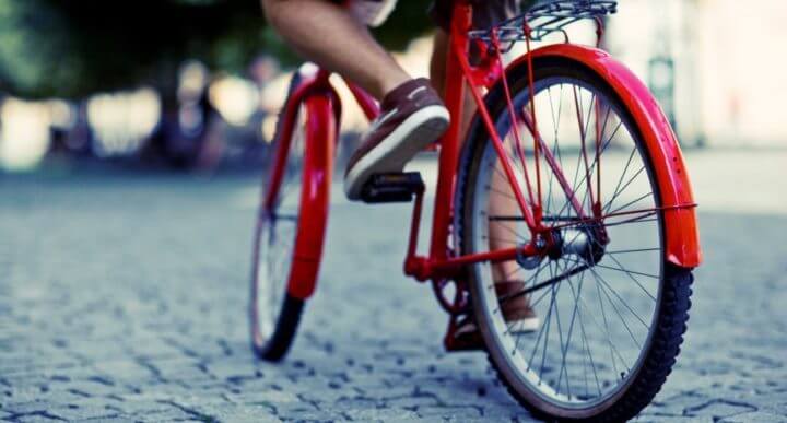 Realizar recorridos en bicicleta para perder peso
