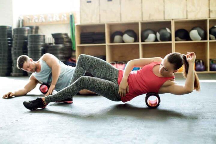 Cuidar la fascia muscular con un rodillo de espuma