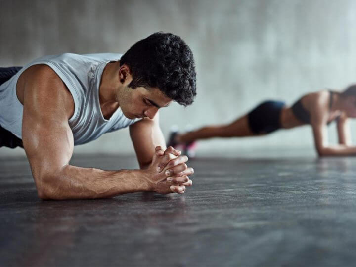 Combinación de HIIT y yoga 