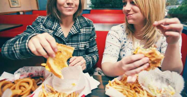 ¿Cuánta grasa se puede ganar en una comida trampa?