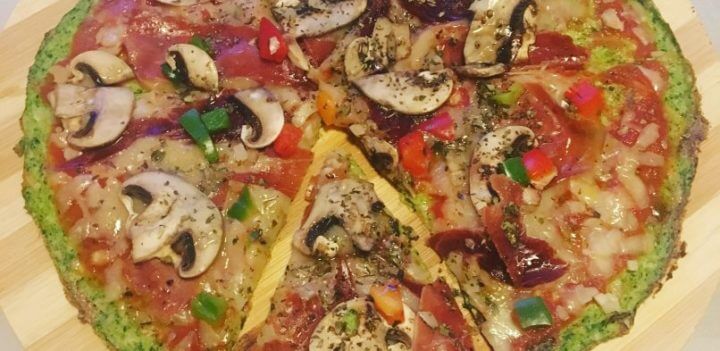 Pizza con base de brócoli saludable