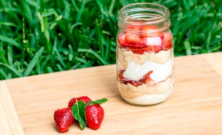 ¿Cómo crear una ensalada de frutas en frasco?